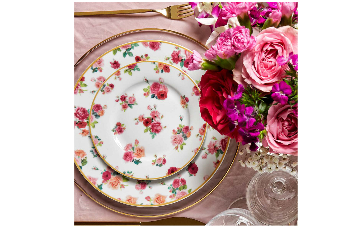 Fade Maison Servizio di piatti Rosemary per 6 persone realizzato in fine porcellana
Il servizio è realizzato in porcellana ed è composto da: 6 piatti fondi (cm. 23), 6 piatti piani (cm. 27), 6 piatti frutta (cm. 19)