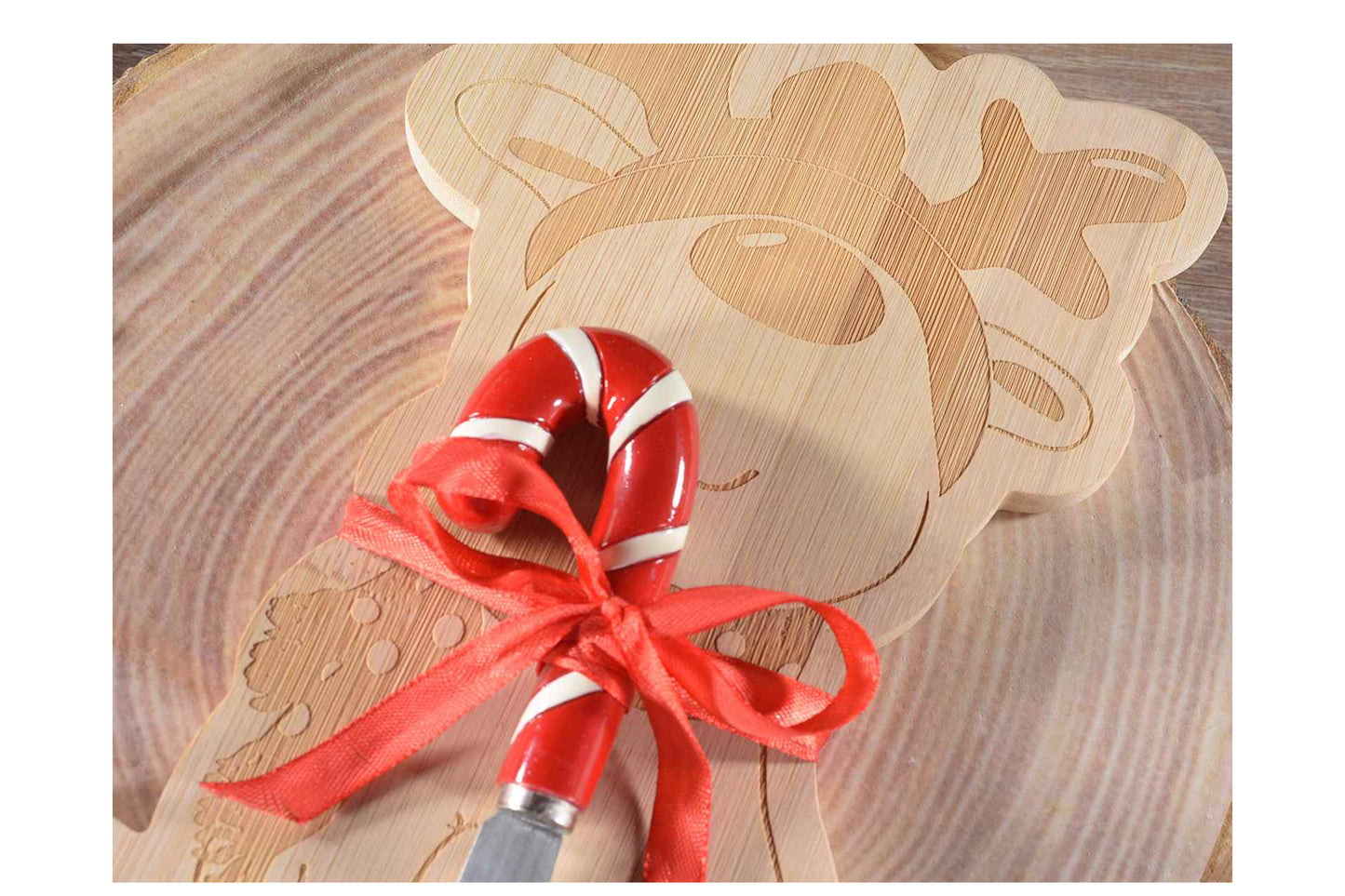 Set tagliere in legno a forma di renna con coltellino. Misura cm 17 x 26 H