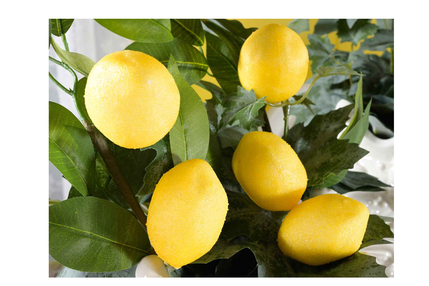 Ramo con 3 limoni artificiali con foglie
Misure: cm 27 H (c/gambo 53)
Limone: Ø 4,5 x 6 H
