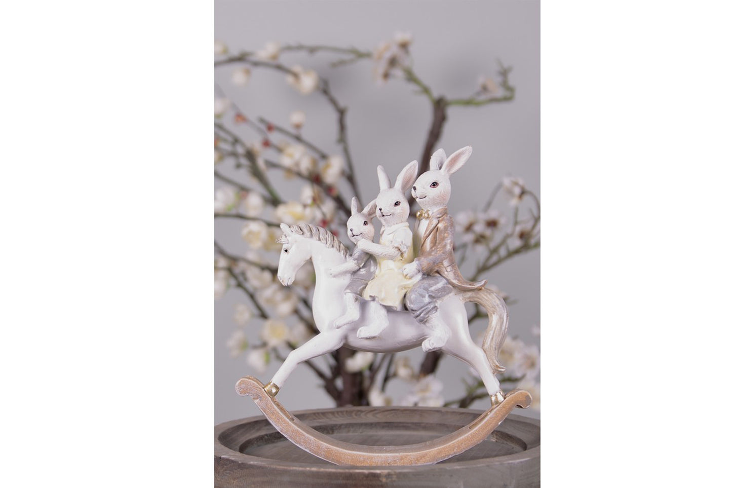 Coniglietti in resina su cavallo a dondolo (19x6x20) Clayre & Eef
