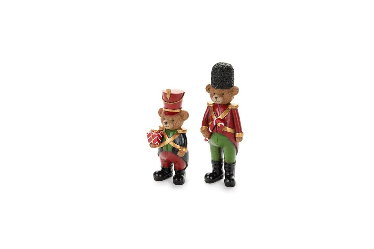 Nuvole di Stoffa Set 2 orsetti soldatini natalizi. Dimensione orsetto piccolo larghezza 7 x Profondità 6 x Altezza 16 cm. Dimensione orsetto grande larghezza 7 x Profondità 6 x Altezza 21 cm