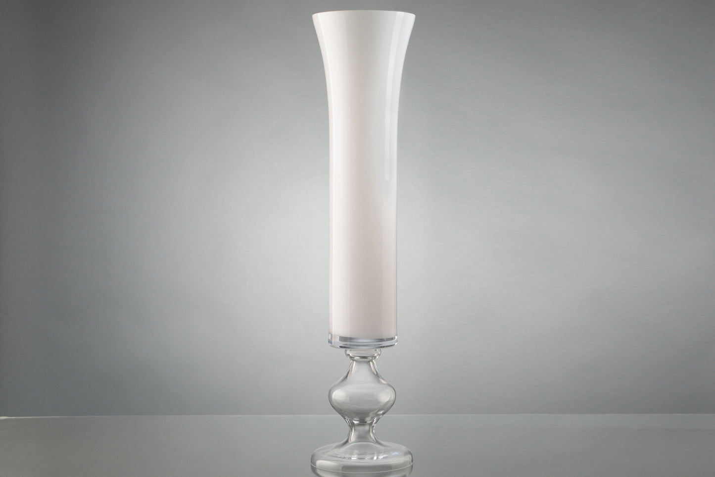 Vaso Prestige in vetro bianco di Amadeus (H:: 80 / L:: 20 / P:: 20)