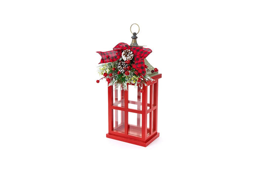Lanterna in legno rosso con pigna e bacche h 50 cm